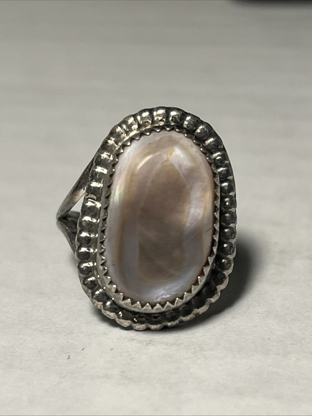 Ladies 925 Sterling Silver Vintage Ring Mother Of Pearl Sz 5 Unmarked, Tested